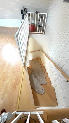 Treppe zum Spitzboden H�now: Reihenmittelhaus mit Keller in ruhiger Seitenstra�e