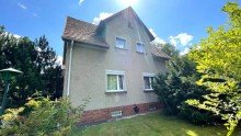 Blick von der Stra�e Ihr neues Zuhause: Einfamilienhaus mit Gartenparadies in Mahlsdorf-Nord