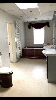 Bad Neu: Gem�tlicher Bungalow mit Wintergarten und Keller in Biesdorf S�d