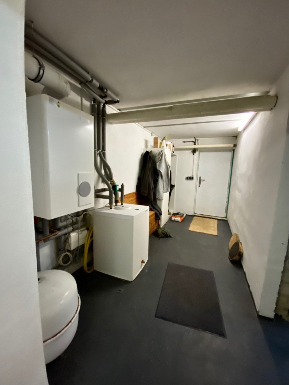 Flur und Zugang Kelleraussentreppe / Heizungsanlage Einfamilienhaus K�nigs Wusterhausen