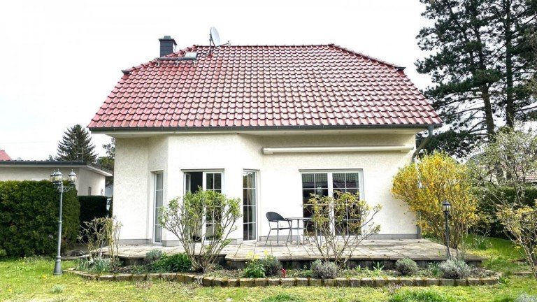 Terrasse Berlin Einfamilienhaus Rarit�t! Haus mit Garage fu�l�ufig zum S K�penick!