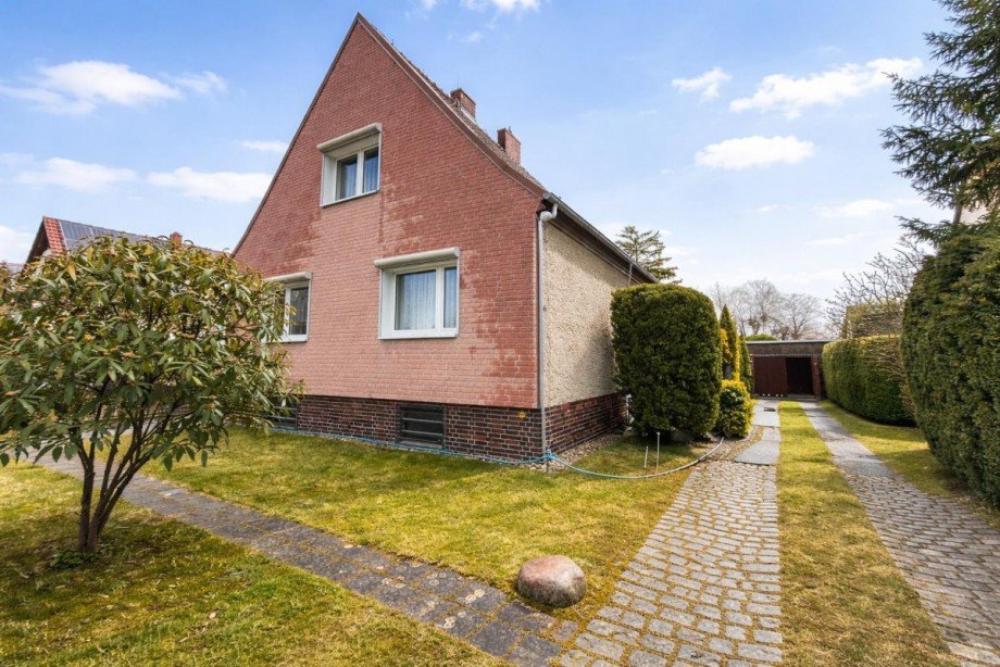 Hausansicht von der Stra�e Einfamilienhaus Berlin